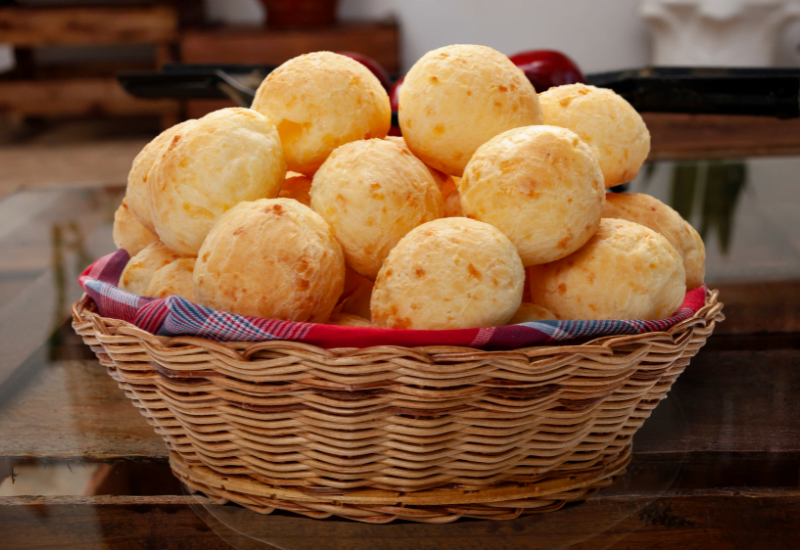 Delícias Brasileiras: pão de queijo tradicional