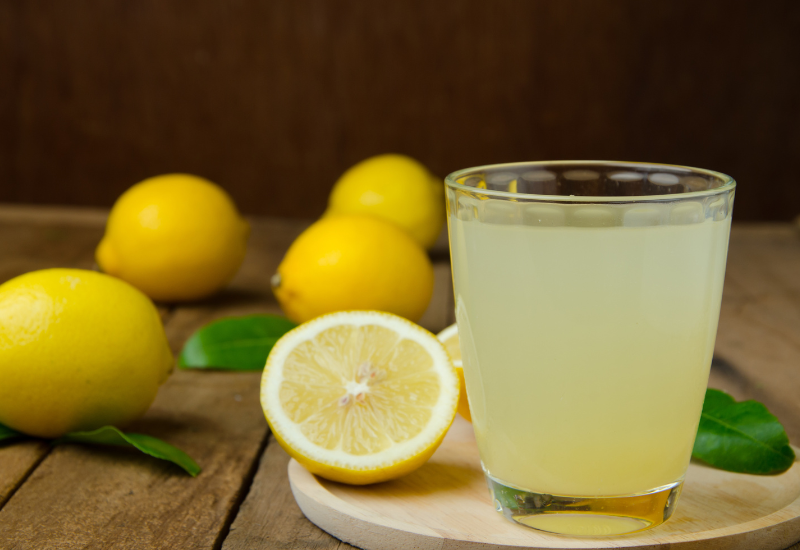 Refrescante e benéfico: receita de suco de limão