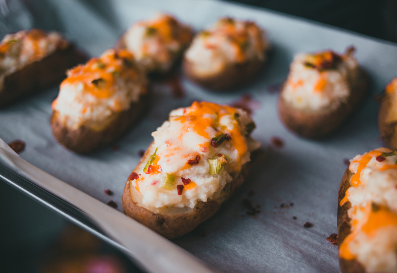 Como fazer batata recheada em casa? Aprenda o passo a passo