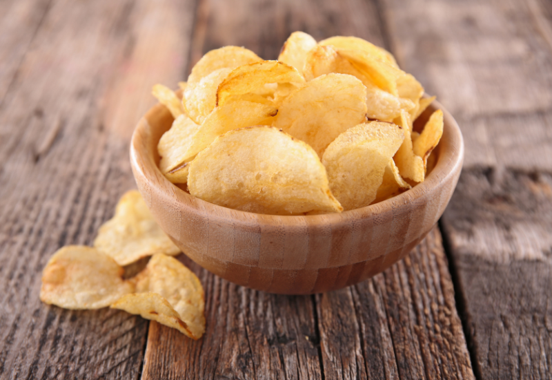 Como fazer batatas chips em casa? Aprenda o passo a passo