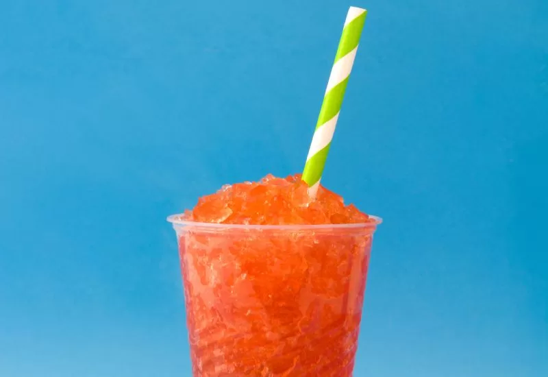 Como fazer raspadinha de morango? Aprenda o passo a passo