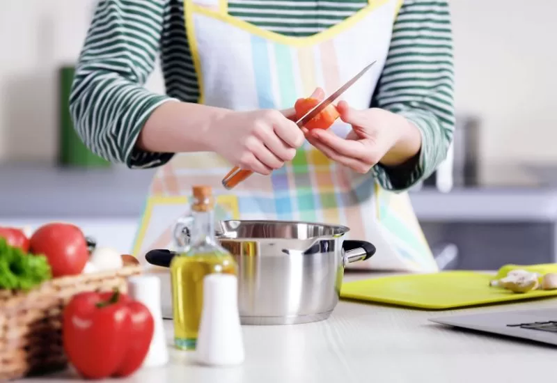 Como aprender a cozinhar? Conheça essas 5 dicas fundamentais!