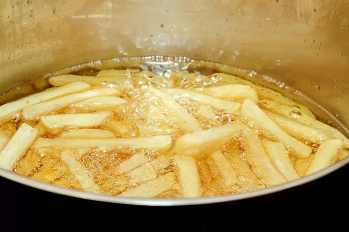 Conheça truques para evitar queimaduras na hora de fazer frituras