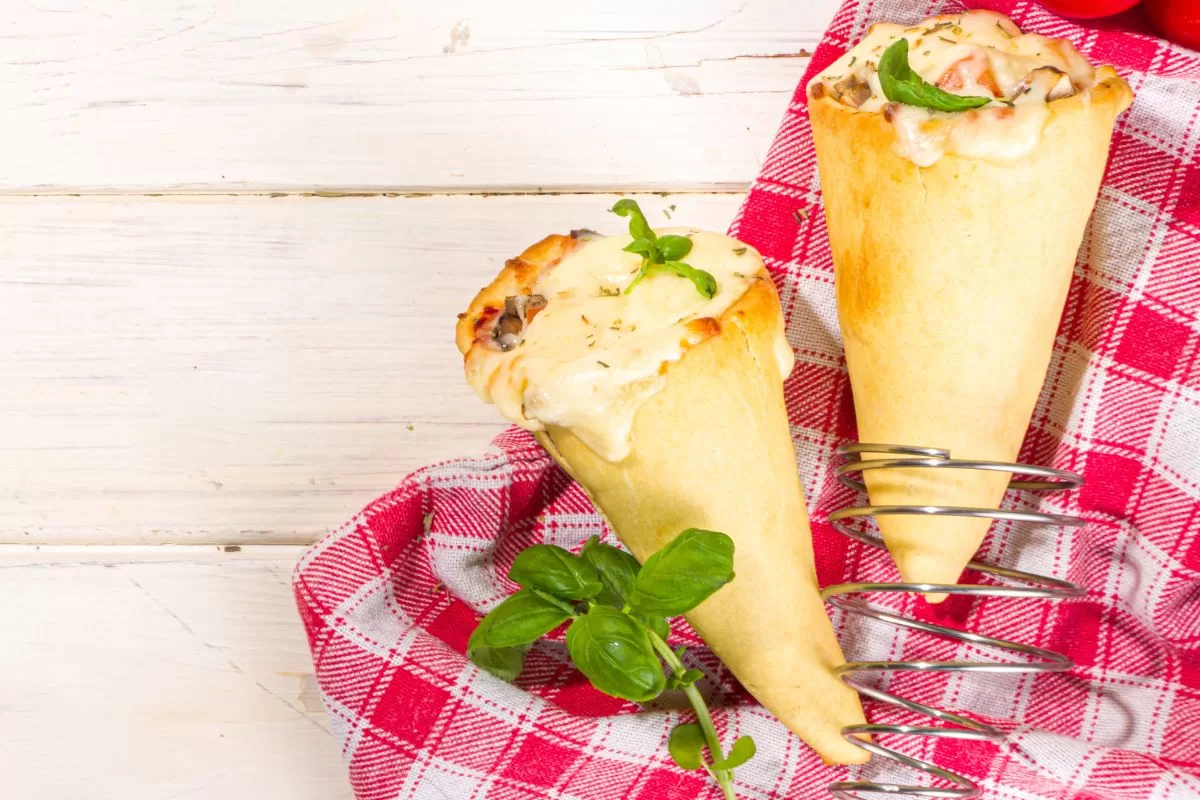 Aprenda a fazer pizza cone de um jeito simples e rápido