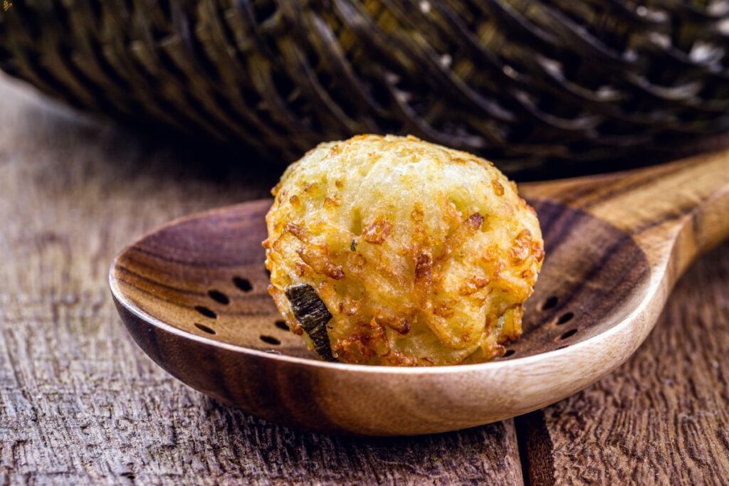 Bolinho de batata com queijo