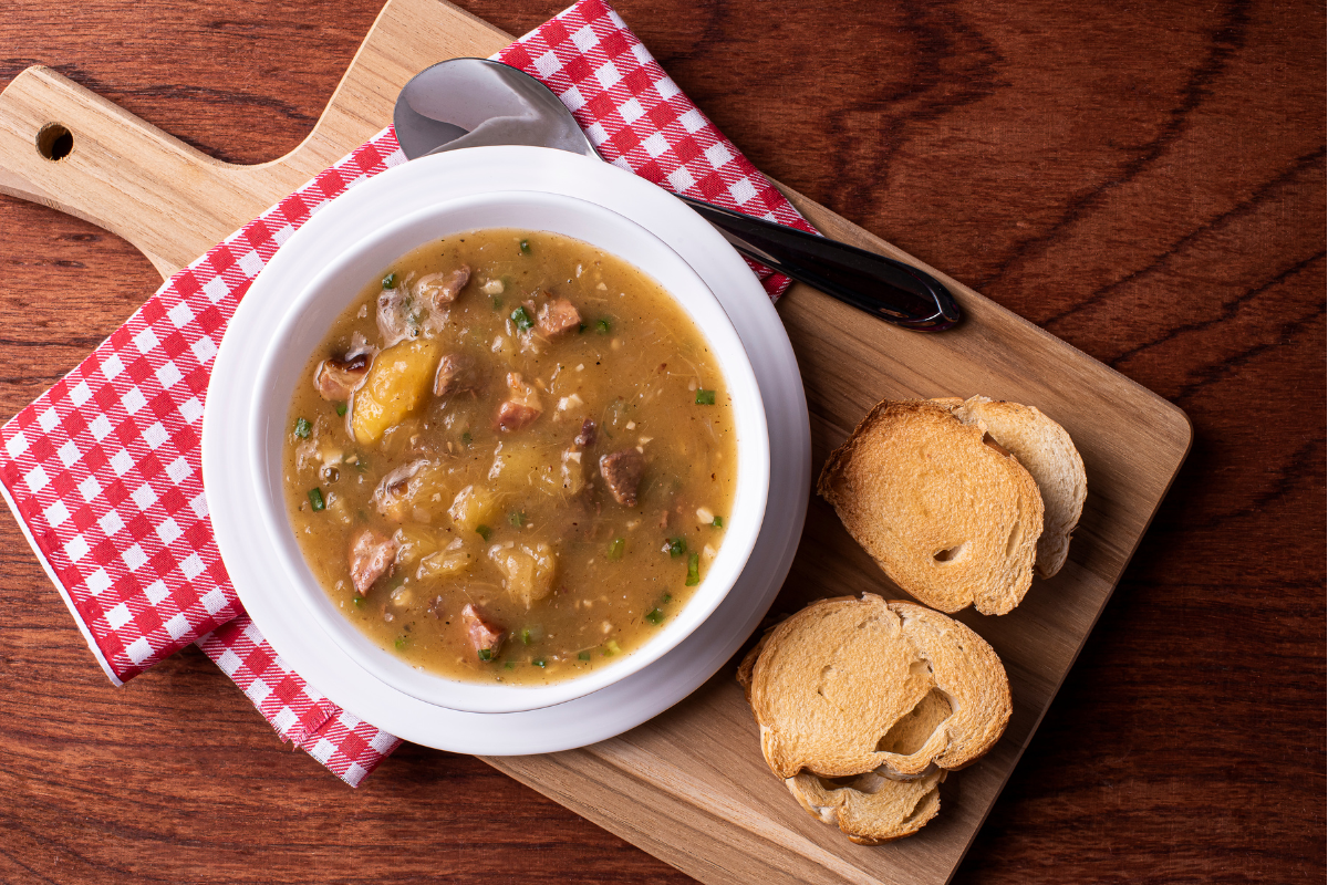 Como fazer um delicioso caldo de batata com carne moída