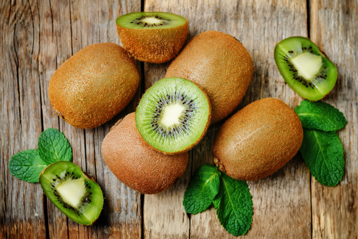 Kiwi é fruta poderosa para a saúde: conheça benefícios