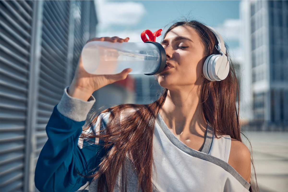 Qual é a quantidade certa para beber água por dia? Confira aqui