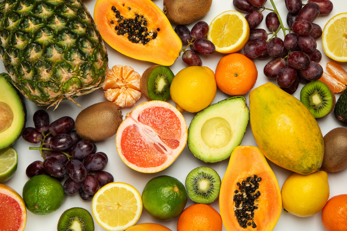 Comer frutas à noite faz mal? Descubra a verdade