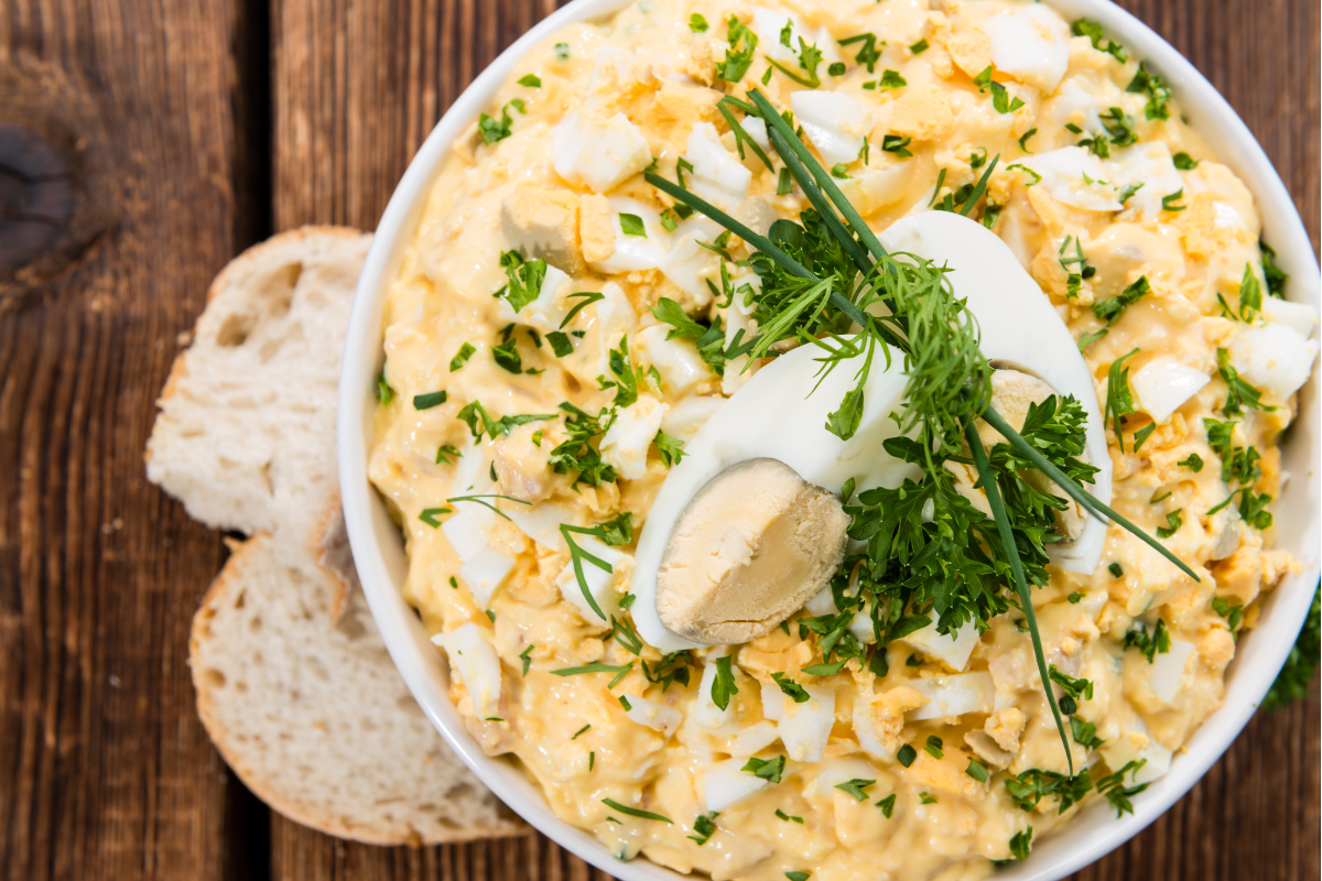 Aprenda a fazer salada de ovo para comer toda semana