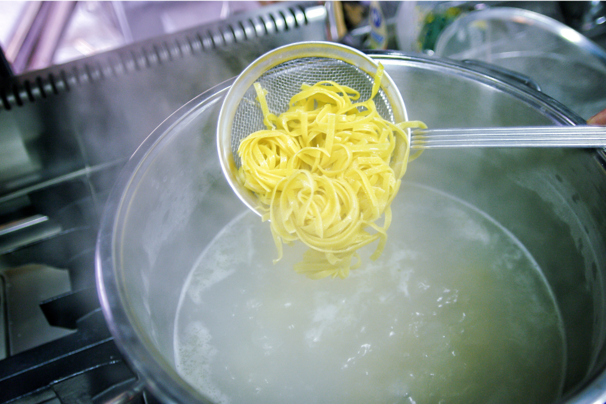 Como aproveitar a água do cozimento do macarrão?
