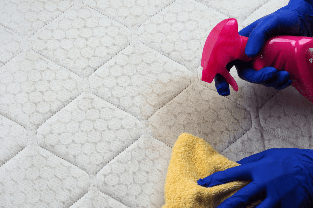 borrifar álcool no colchão