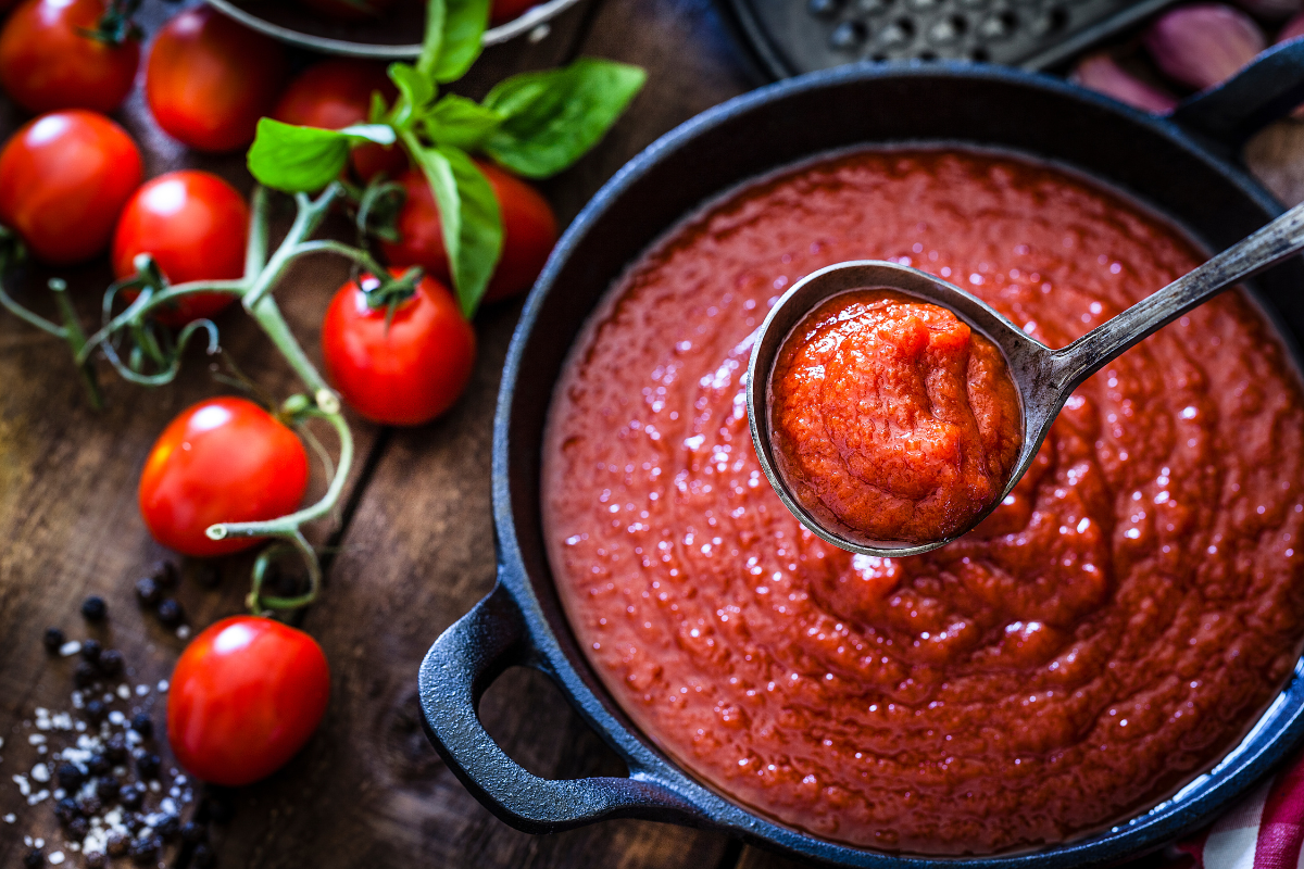 Açúcar no molho de tomate tira a acidez? Saiba se é verdade