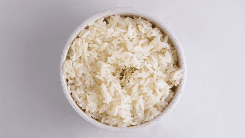 Como evitar que o arroz fique grudado sem usar óleo?