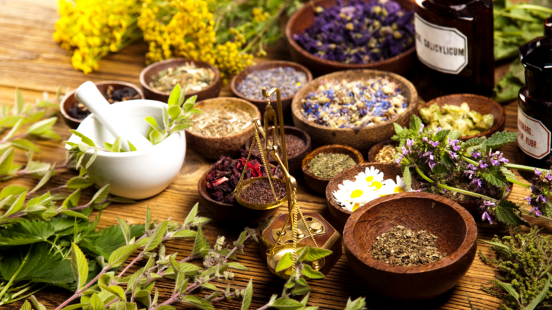 Qual a melhor maneira de armazenar ervas frescas?