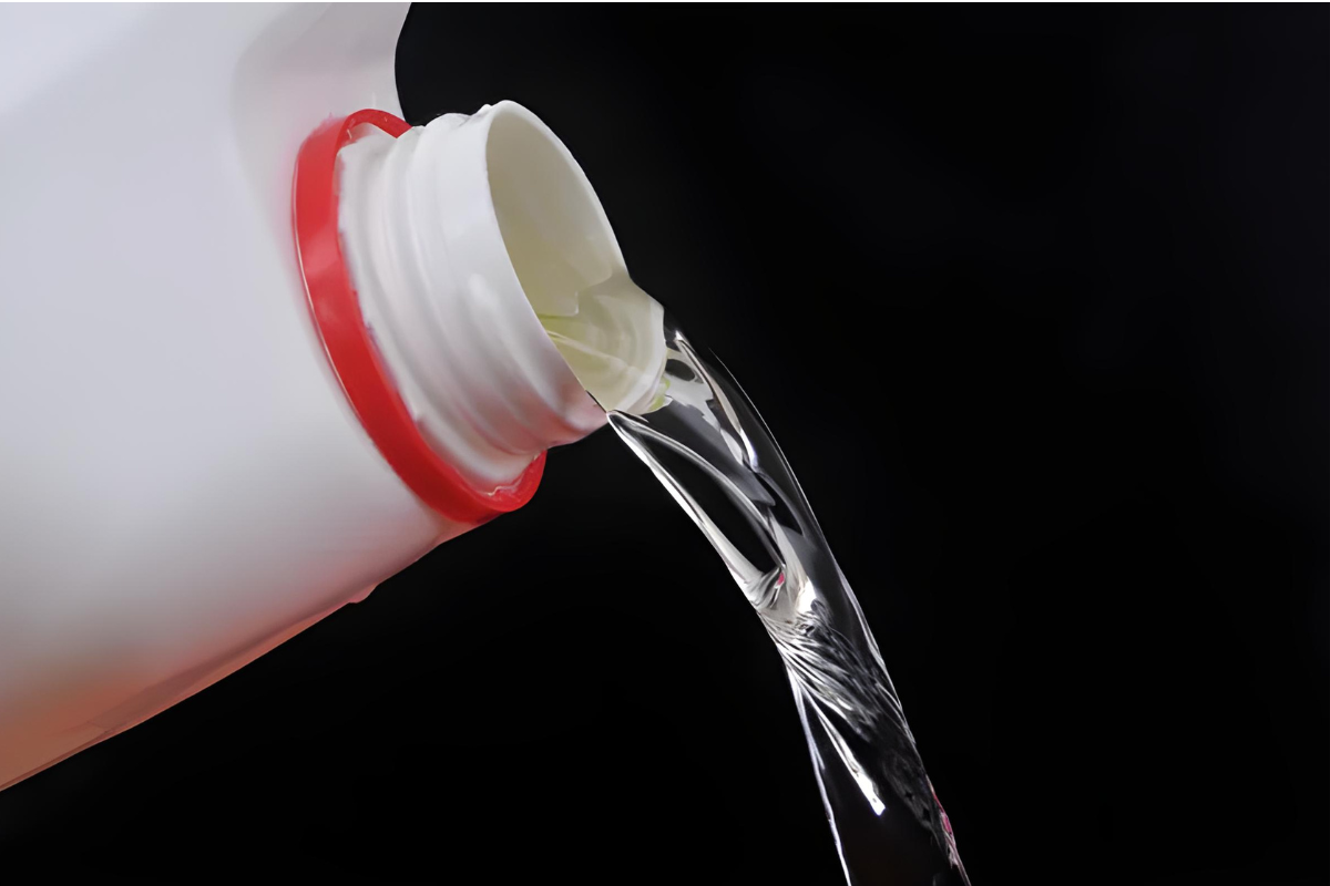 5 coisas que você jamais deve fazer com a água sanitária