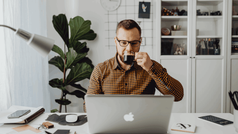 Tomar café depois do almoço faz mal à digestão? Descubra a verdade