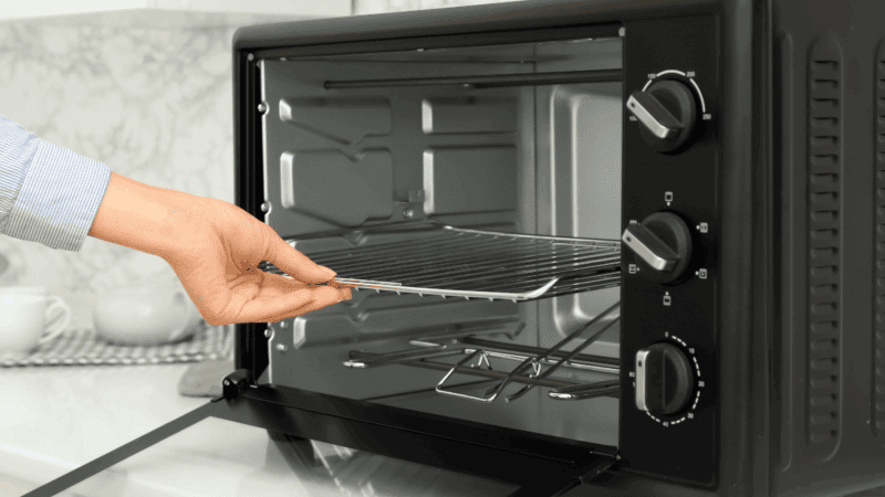 Como limpar forno elétrico engordurado com ingredientes caseiros