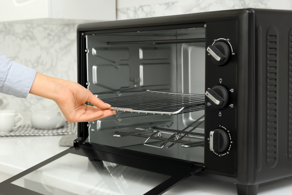 Como limpar forno elétrico engordurado com ingredientes caseiros