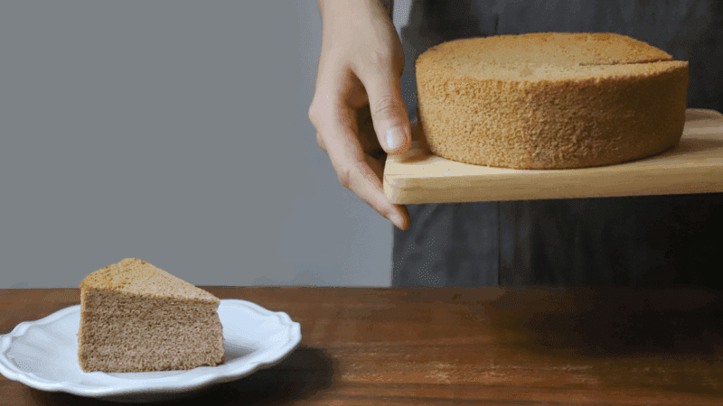 Receita de bolo simples com 3 ingredientes que derrete na boca