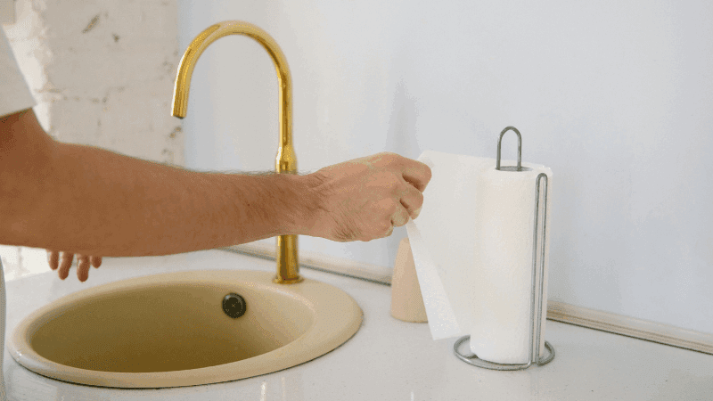 Qual papel toalha é melhor: bobina ou interfolhado?