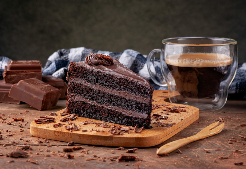 Truque dos chefs para fazer um bolo de chocolate delicioso