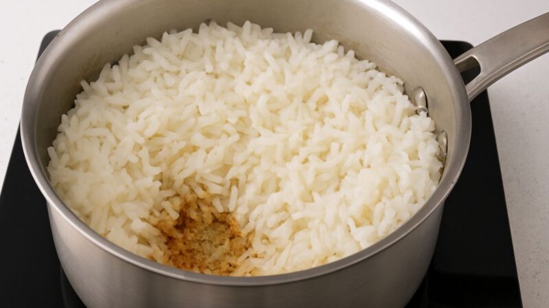 Como evitar que o arroz queime na hora de cozinhar
