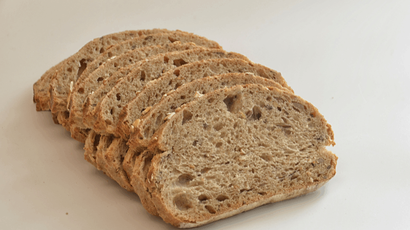 Pão integral é mais saudável mesmo? Veja prós e contras