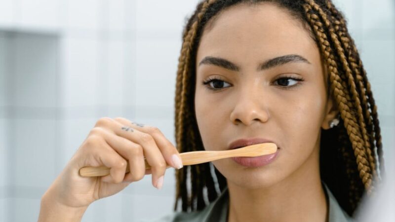 Quantas vezes se deve escovar os dentes no dia? Entenda de forma simples e definitiva