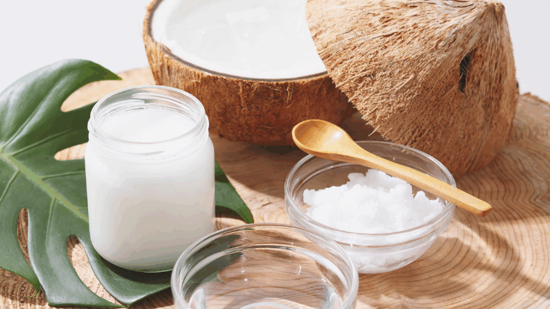 Óleo de coco é mais saudável mesmo? Conheça benefícios, riscos e como usar
