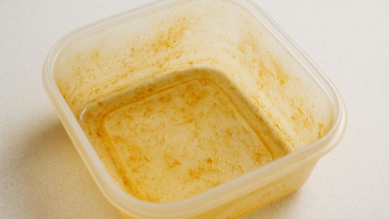 A melhor forma de lavar tupperware engordurado
