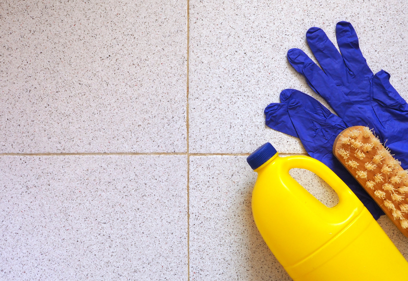 Como limpar piso de cerâmica encardido