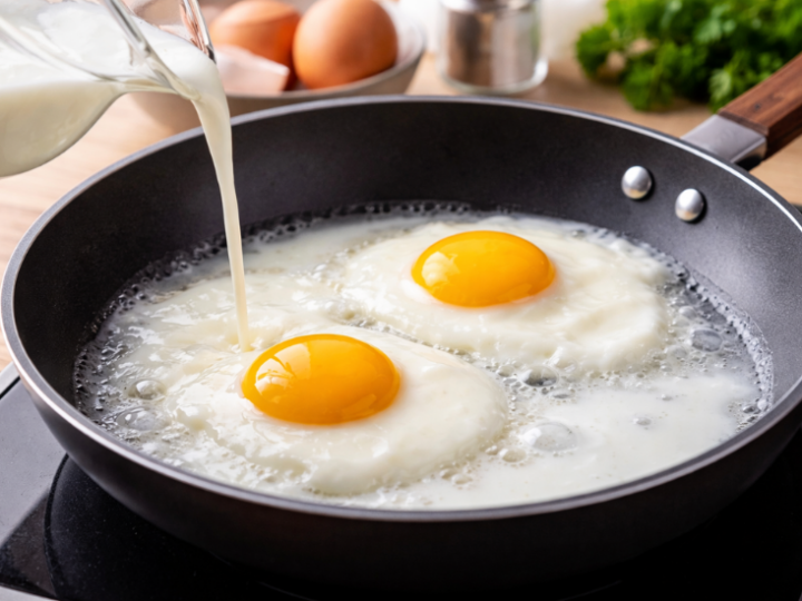 Leite na frigideira para fritar ovos? Entenda como funciona esse truque