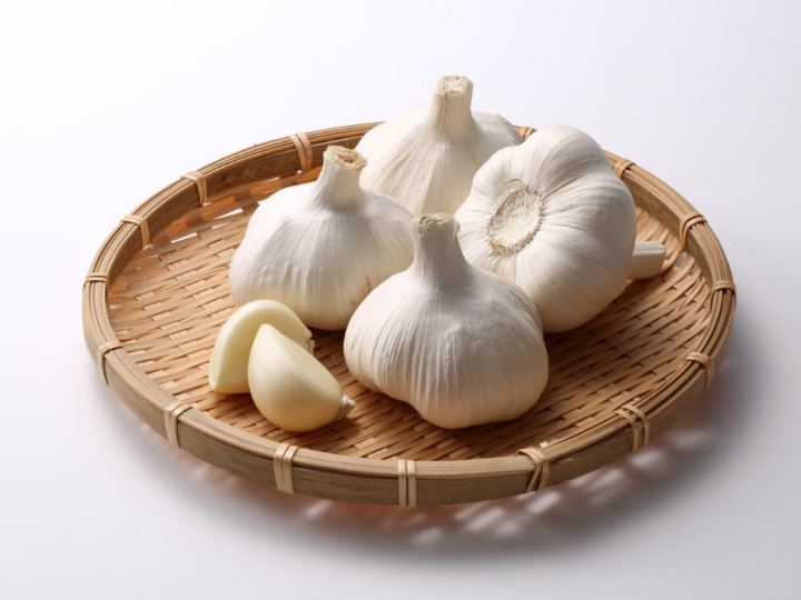 O jeito certo de guardar alho para ele durar até 1 mês sem estragar