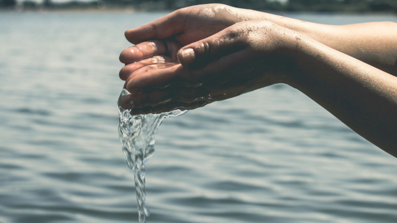 Como economizar água na rotina sem perceber diferença