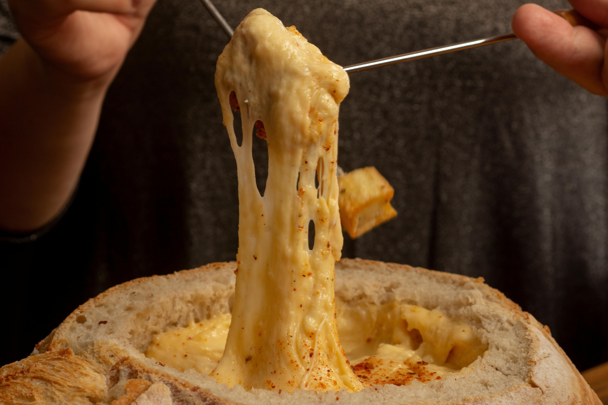 Quais são os melhores tipos de queijo para derreter? Veja aqui